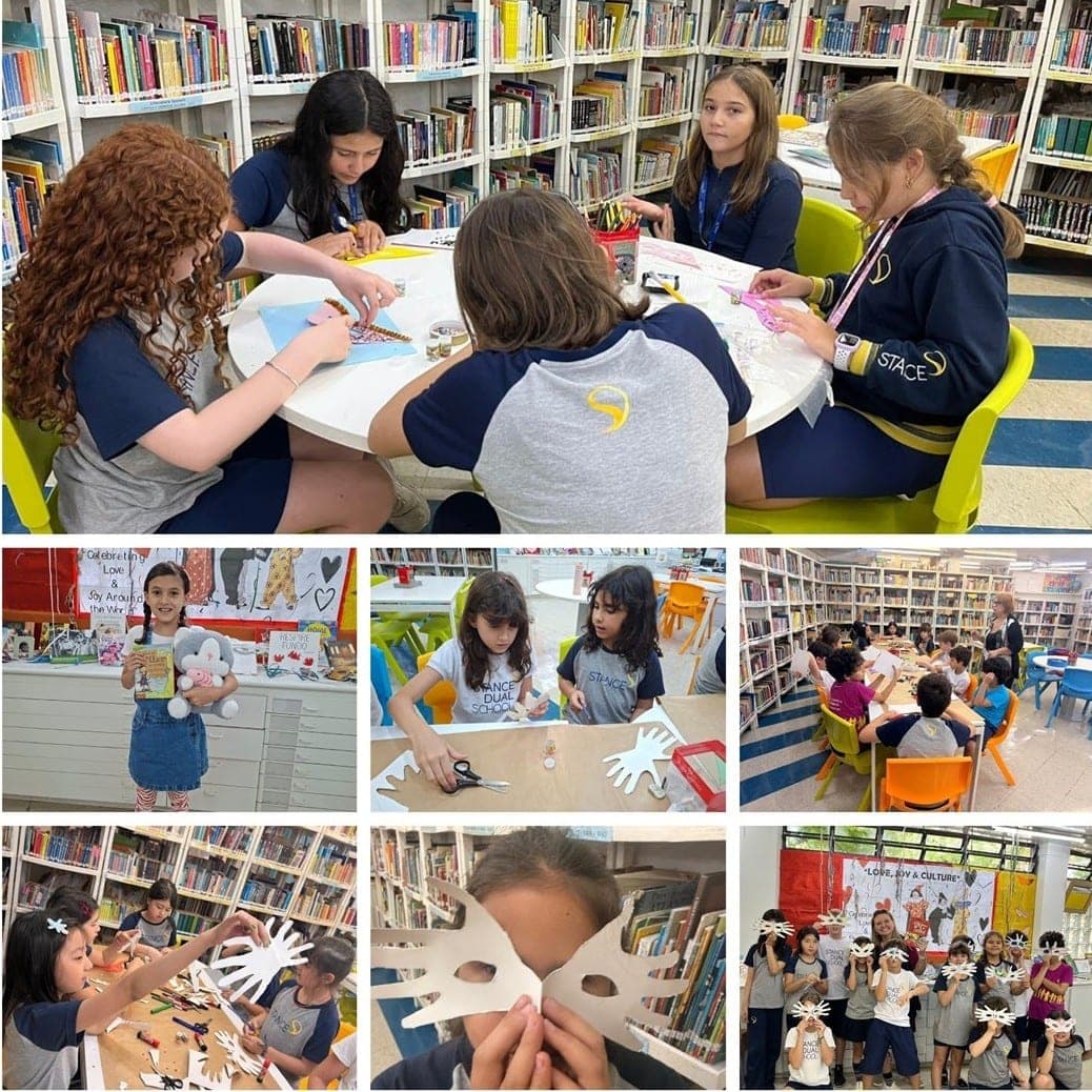 Mosaico: alunos recortam máscaras de papel nas mesas da biblioteca e posam com elas diante do painel "Love, Joy & Culture"