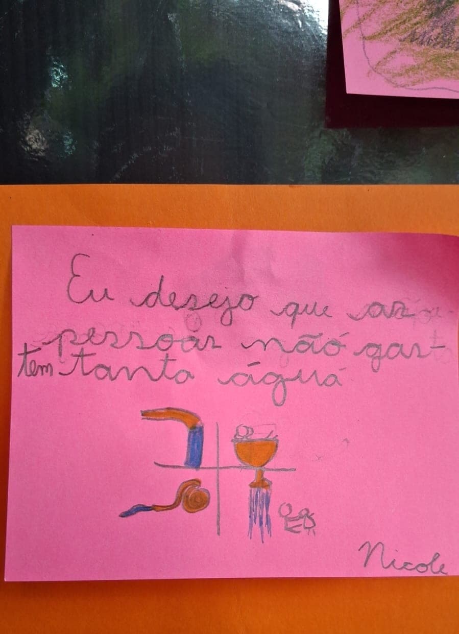 Bilhete com desenho de torneira e chuveiro: Eu desejo que as pessoas não gastem tanta água