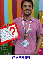 Gabriel, participante da COP30, segura a pergunta escrita por um aluno da Stance