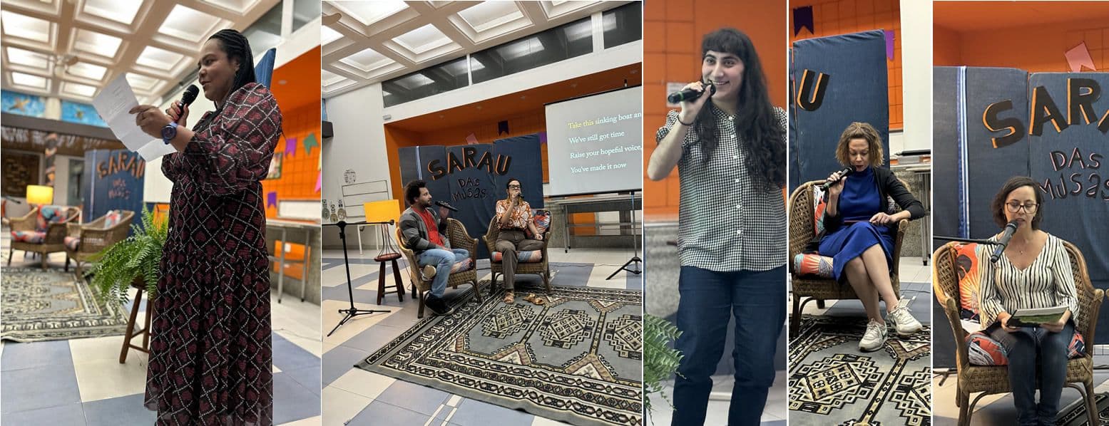 Montagem do Sarau dos professores: educadores leem textos ao microfone diante do painel Sarau das Musas