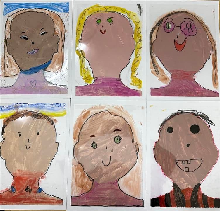 Seis autorretratos pintados por alunos do K5 no projeto Us! A diferença que nos une