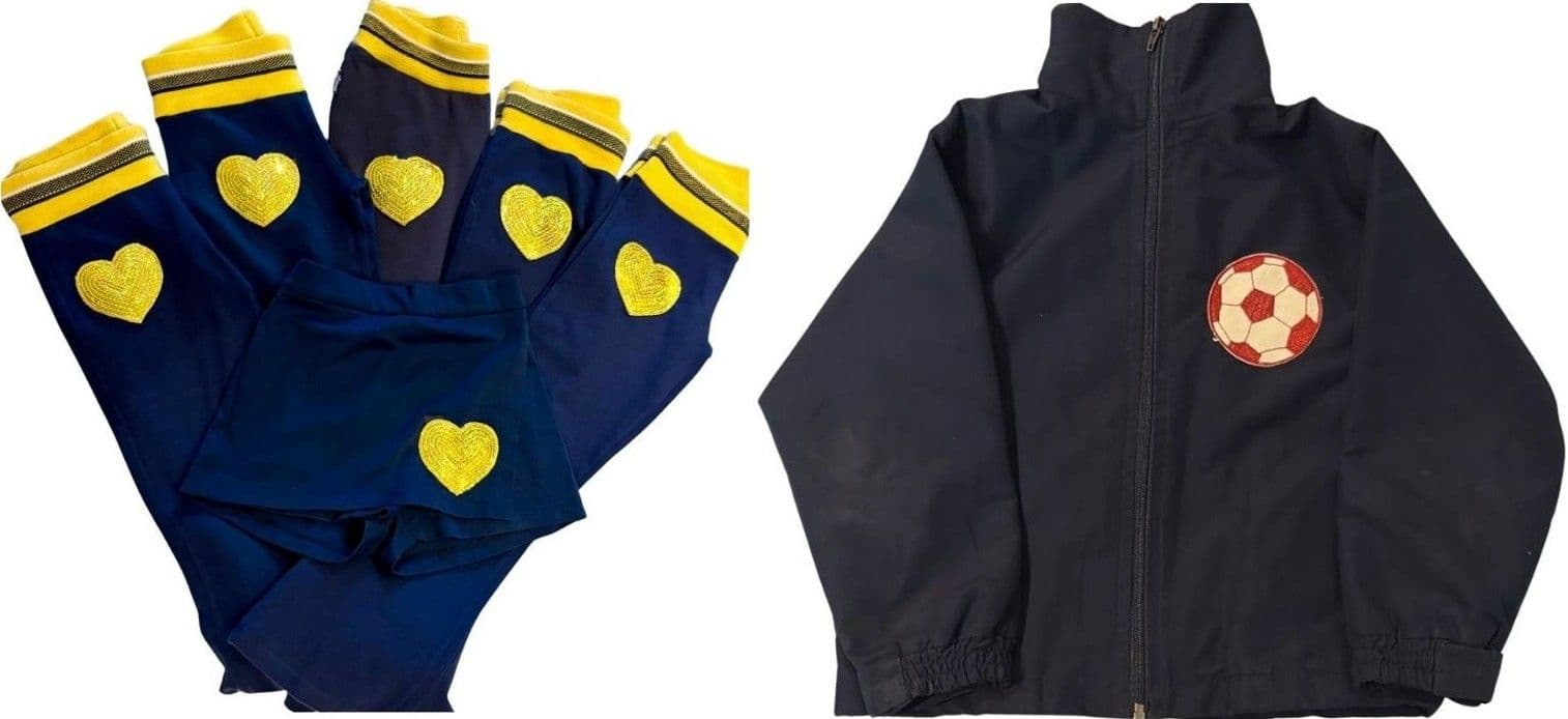 Peças de uniforme azul-marinho customizadas com corações dourados e jaqueta com aplique de bola de futebol